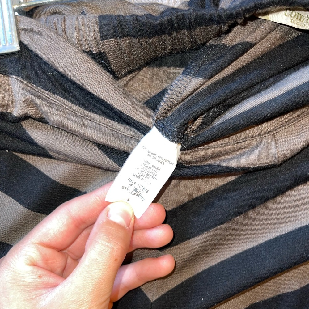 Comfy USA, pants , style: striped pants. Size, Large. - Picture 9 of 10